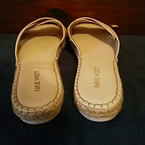 8.5 Nine West cream colored - Picture 2 of 3